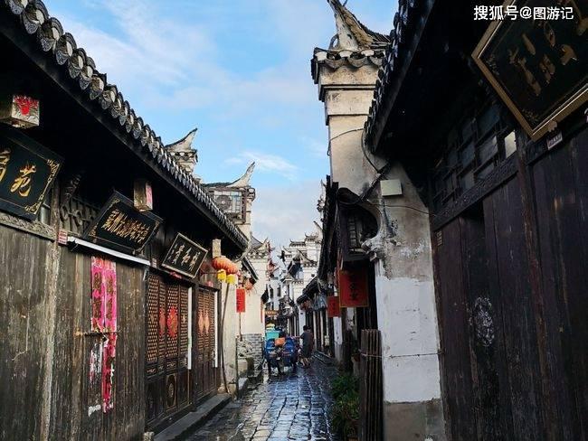 冯友兰到底写了啥，一对师生竟为此大动干戈“老死不相往来”